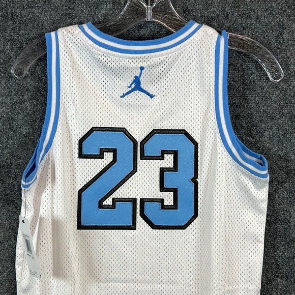 Boys Nike Air Jordan UNC #23 White / University Blue Jersey 95A773-W1W SZ L NWT - Picture 10 of 15
